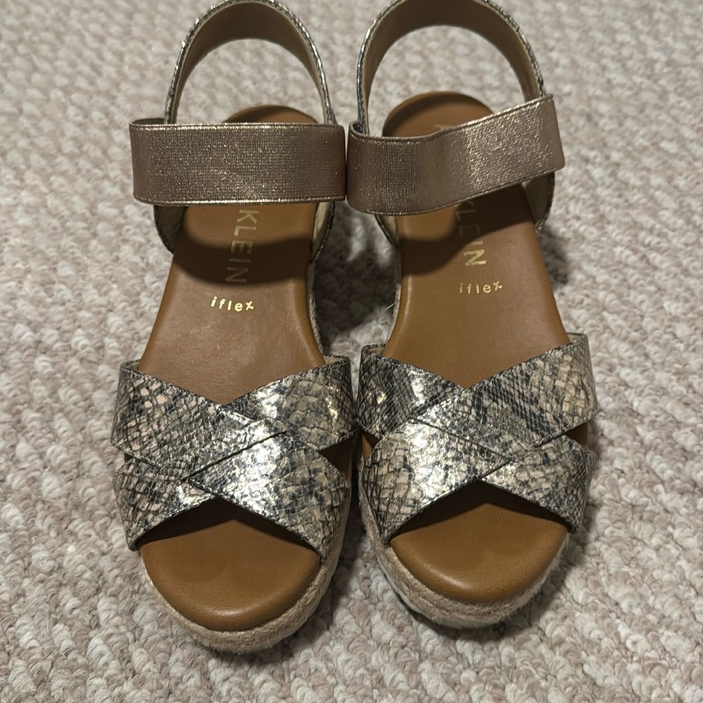 AK sandal